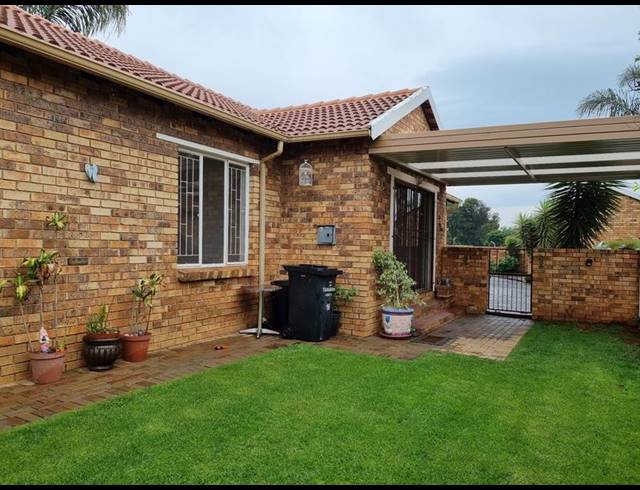 3 BEDROOM TOWNHOUSE FOR SALE IN WILLOWBROOK